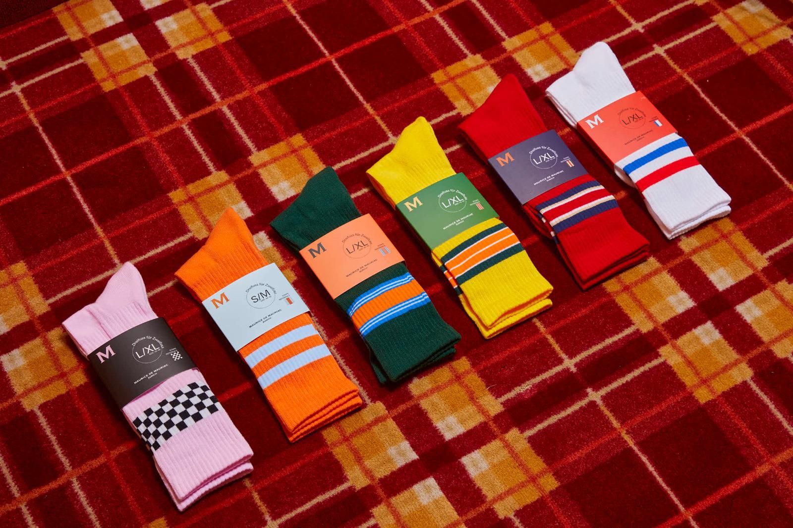 2402-LinkedIn_Custom_Socks_Maurice_de_Maurac.jpg