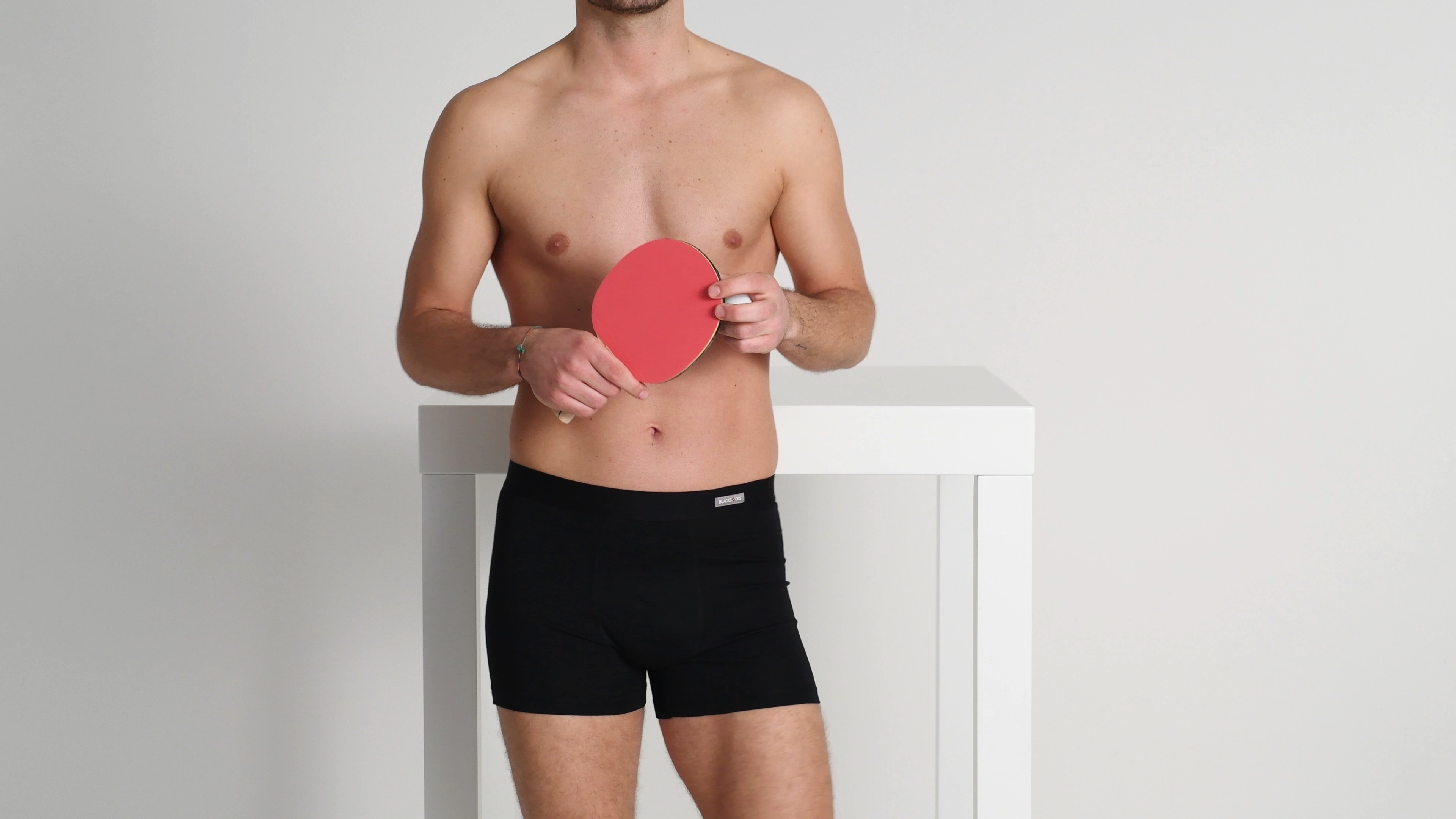 bBA_Boxer_Albertine_Schwarz_Mood1_3840x2160_5b4bb5a4-7e6e-4de8-8b51-244e1dca3fc4.png